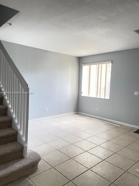 For Rent: $2,100 (3 beds, 2 baths, 1302 Square Feet)