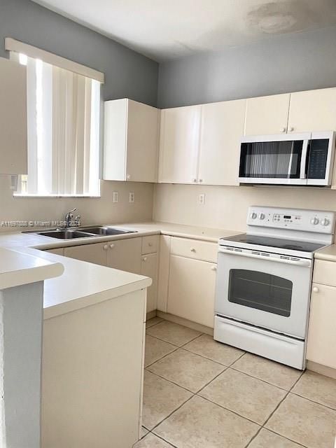 For Rent: $2,100 (3 beds, 2 baths, 1302 Square Feet)