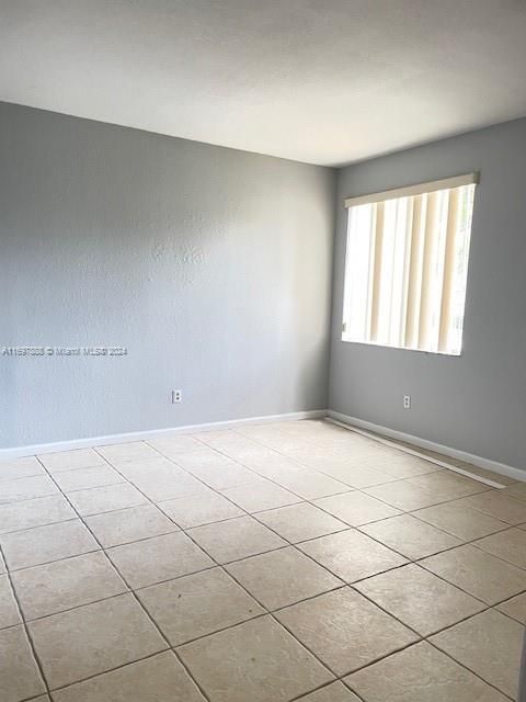 For Rent: $2,100 (3 beds, 2 baths, 1302 Square Feet)