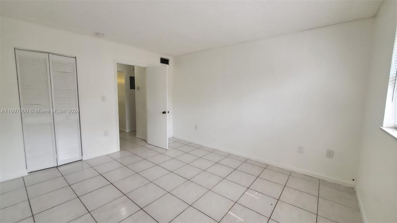 For Rent: $1,800 (1 beds, 1 baths, 700 Square Feet)