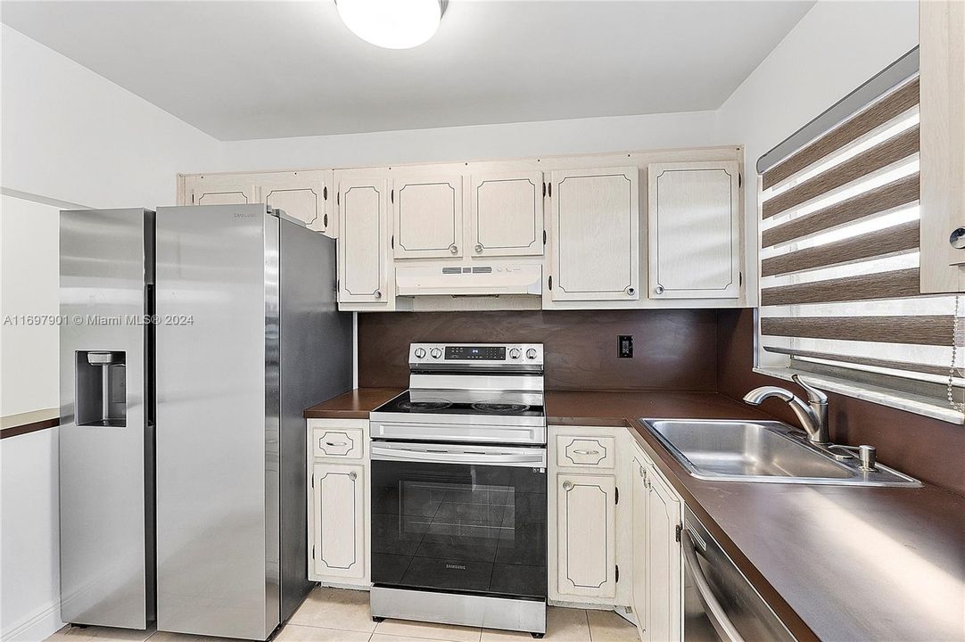 For Sale: $140,000 (2 beds, 2 baths, 850 Square Feet)