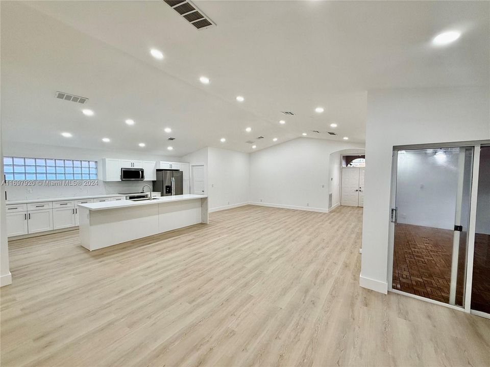 En Venta: $525,000 (3 camas, 2 baños, 1861 Pies cuadrados)