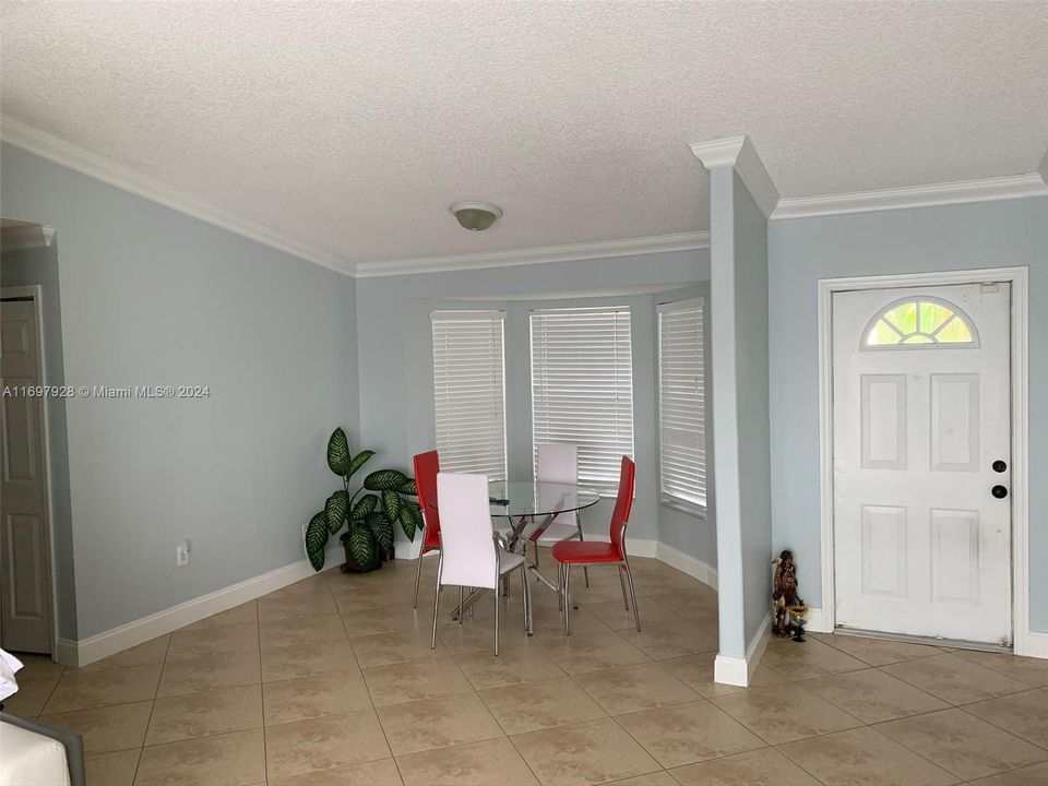 For Rent: $3,500 (3 beds, 2 baths, 1423 Square Feet)