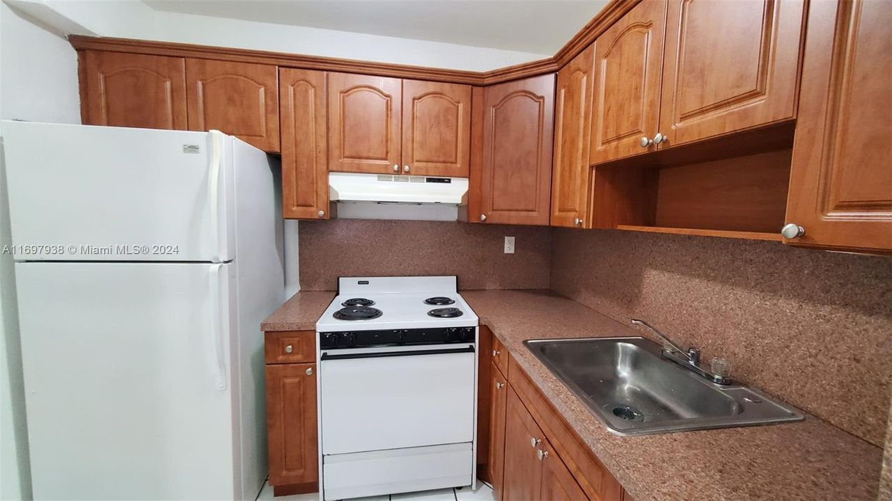 For Rent: $1,800 (1 beds, 1 baths, 700 Square Feet)