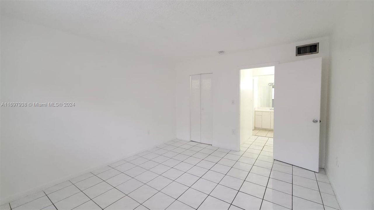 For Rent: $1,800 (1 beds, 1 baths, 700 Square Feet)