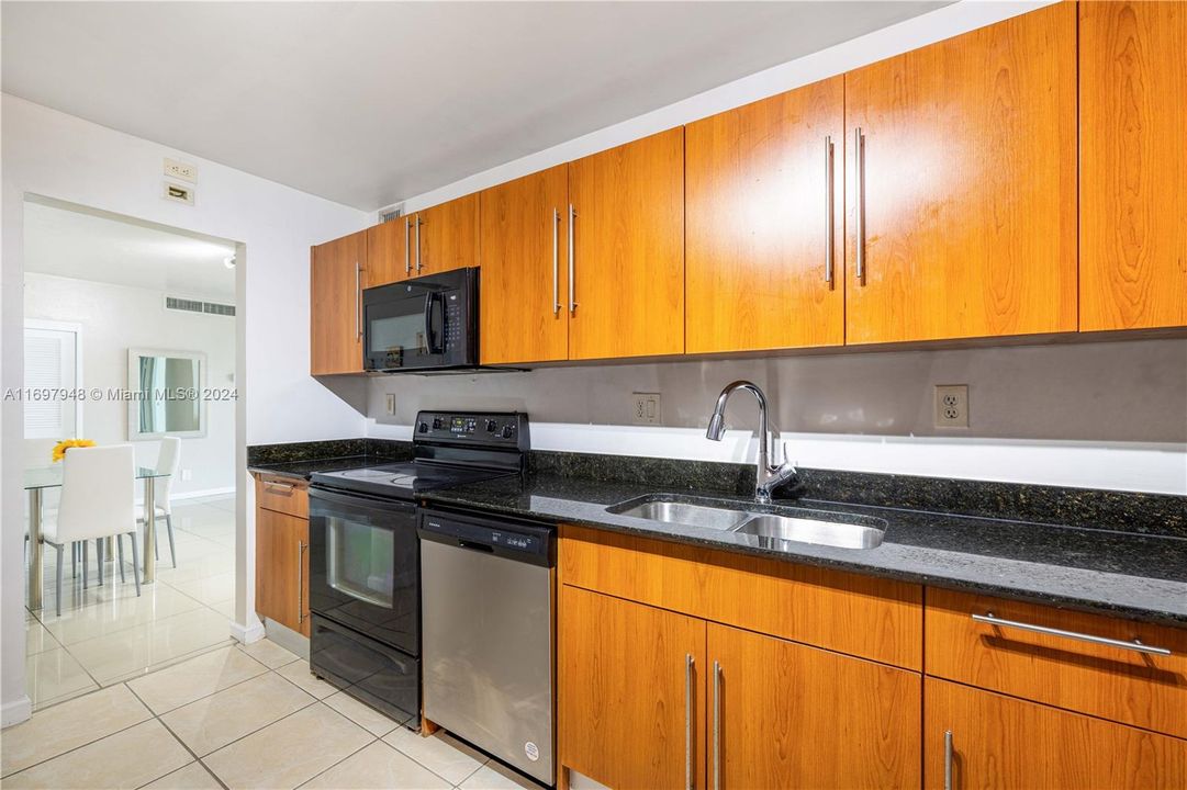 For Rent: $3,400 (2 beds, 2 baths, 1186 Square Feet)