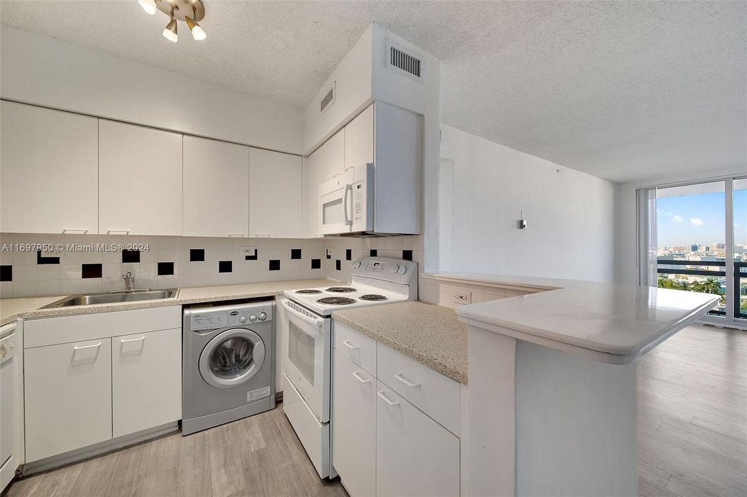 For Rent: $3,111 (1 beds, 1 baths, 786 Square Feet)