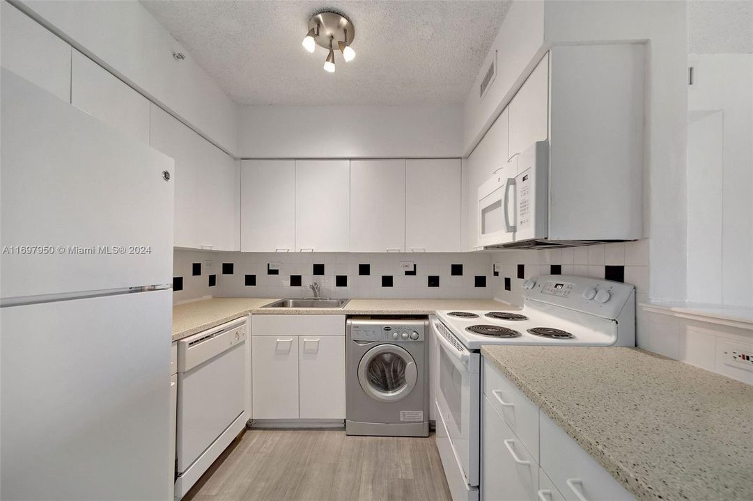 For Rent: $3,111 (1 beds, 1 baths, 786 Square Feet)