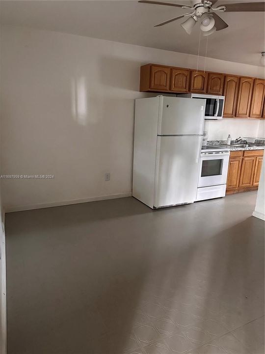 For Rent: $1,499 (1 beds, 1 baths, 1943 Square Feet)