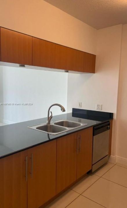 For Rent: $2,675 (1 beds, 1 baths, 821 Square Feet)