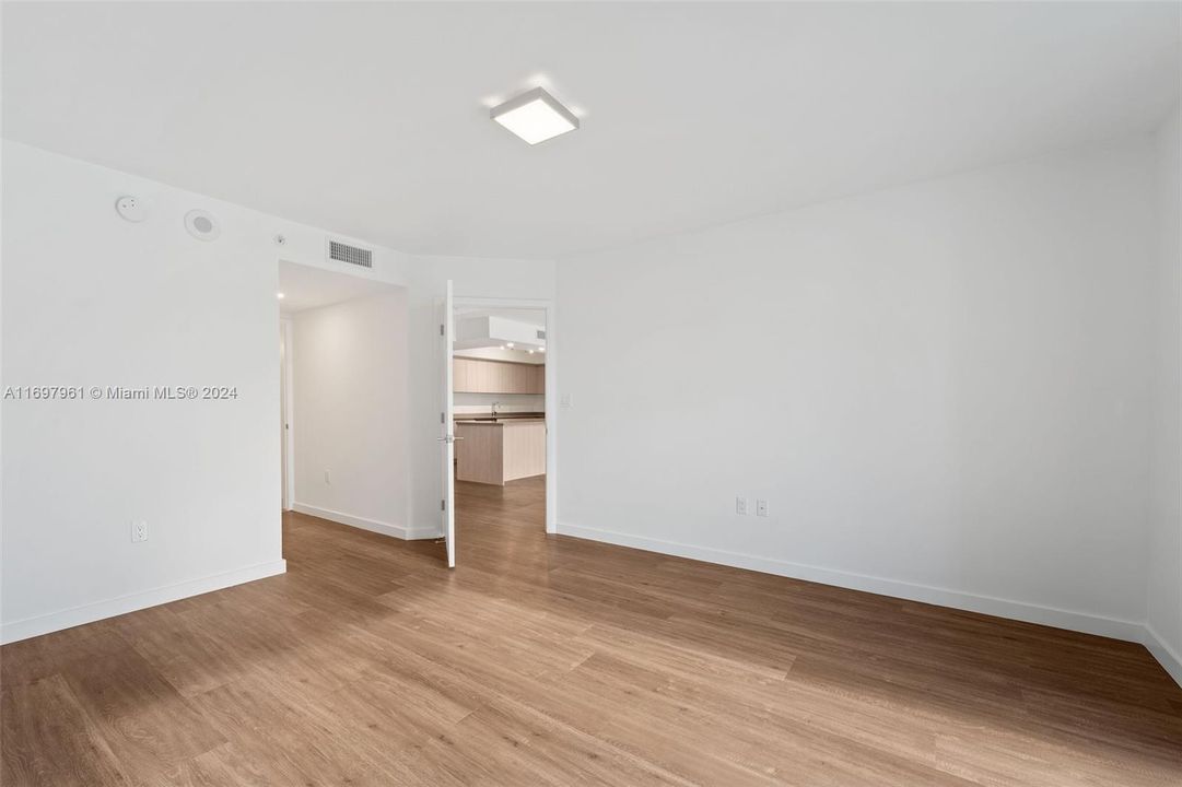 For Rent: $4,762 (2 beds, 2 baths, 1305 Square Feet)