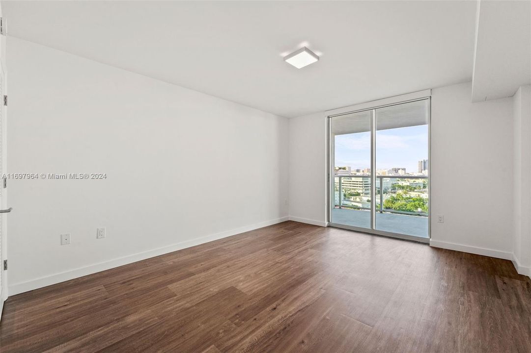 For Rent: $3,967 (1 beds, 1 baths, 851 Square Feet)