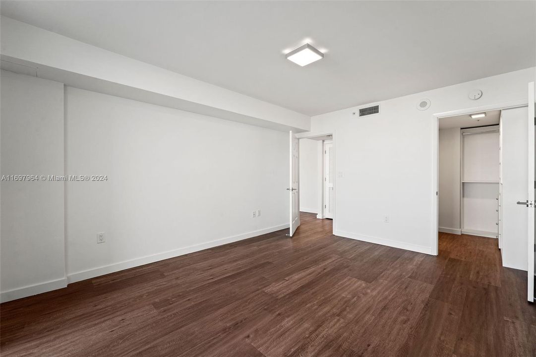 For Rent: $3,967 (1 beds, 1 baths, 851 Square Feet)