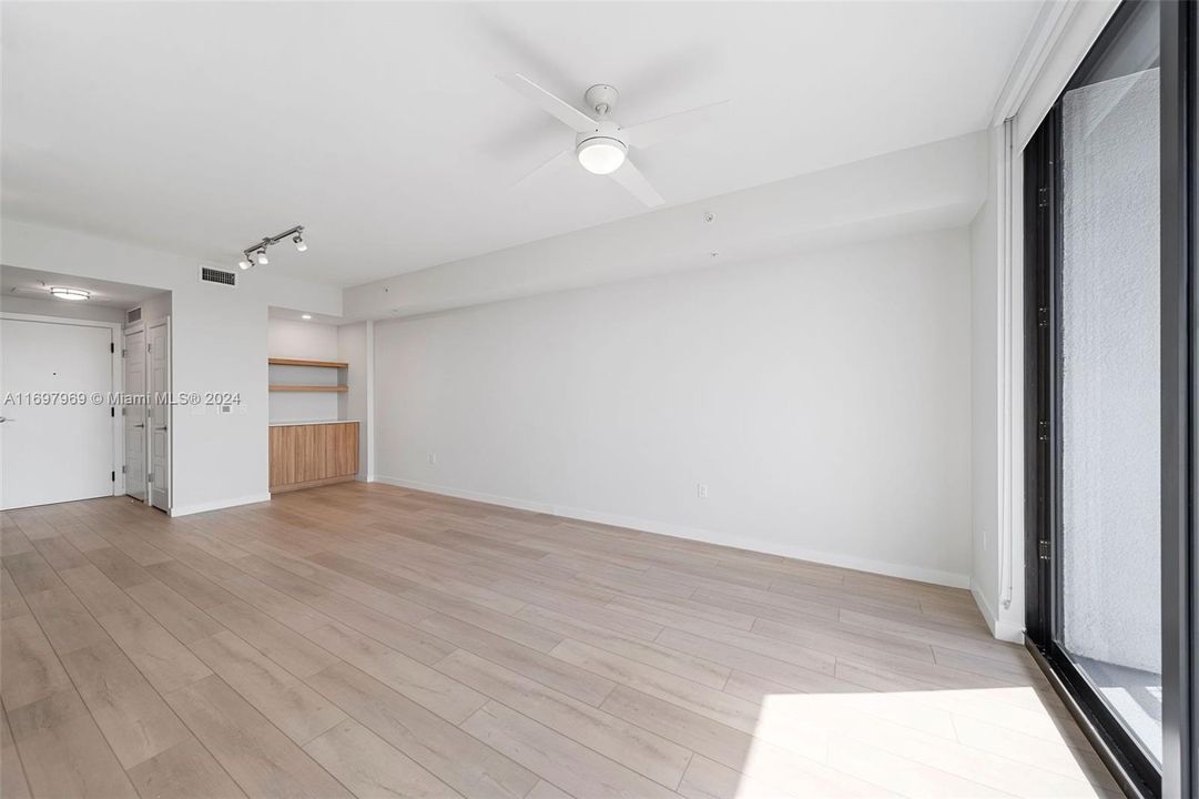 For Rent: $2,277 (1 beds, 1 baths, 768 Square Feet)