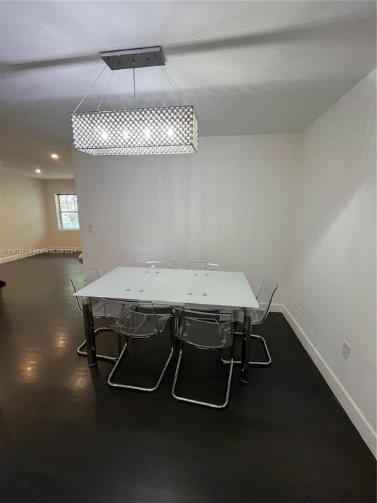 For Rent: $2,500 (1 beds, 1 baths, 660 Square Feet)