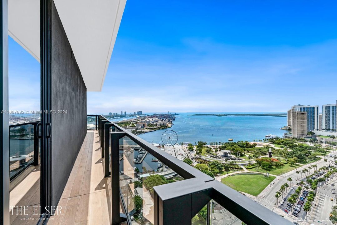 For Sale: $1,544,482 (2 beds, 2 baths, 956 Square Feet)