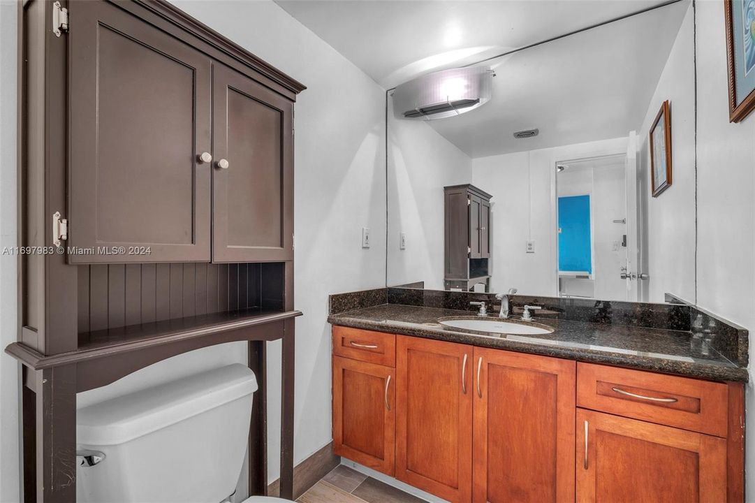 For Sale: $345,000 (1 beds, 1 baths, 1057 Square Feet)