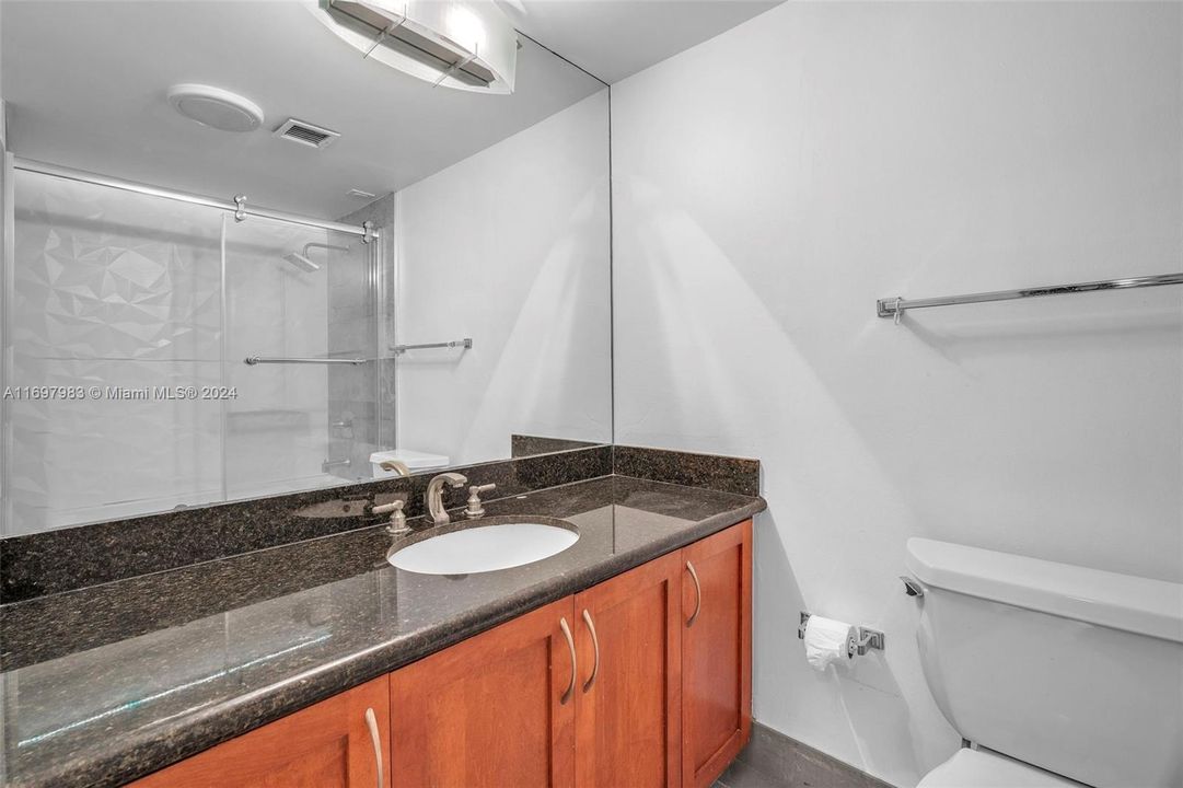 For Sale: $345,000 (1 beds, 1 baths, 1057 Square Feet)