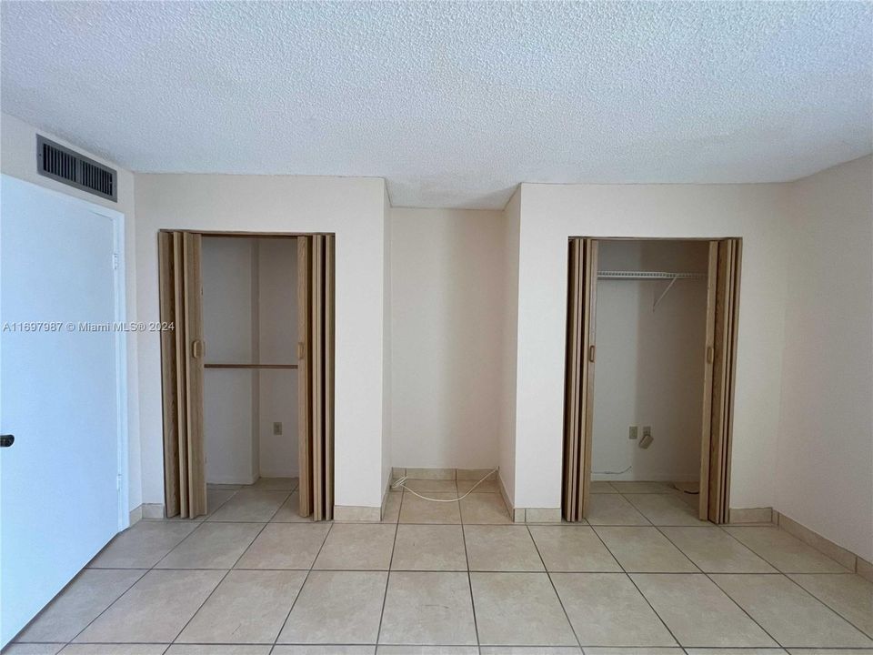 For Rent: $2,000 (1 beds, 1 baths, 813 Square Feet)