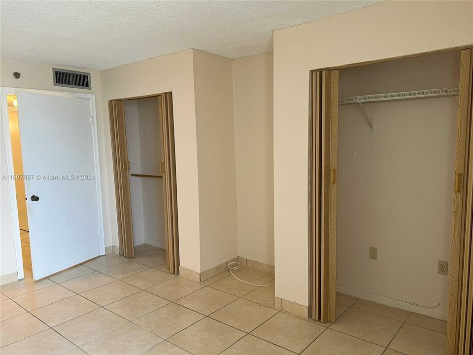 For Rent: $2,000 (1 beds, 1 baths, 813 Square Feet)