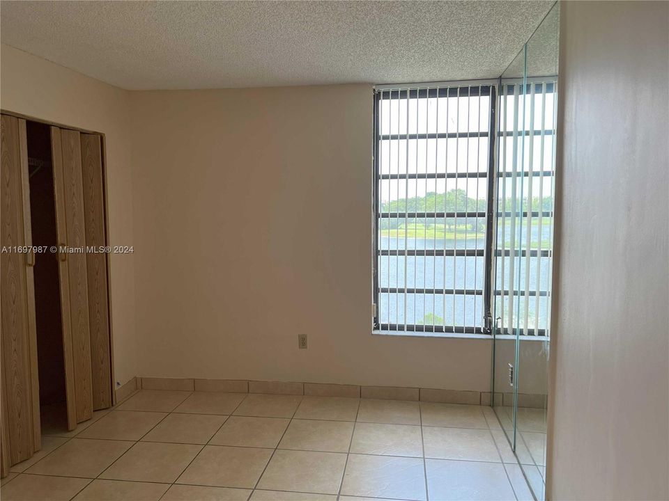 For Rent: $2,000 (1 beds, 1 baths, 813 Square Feet)