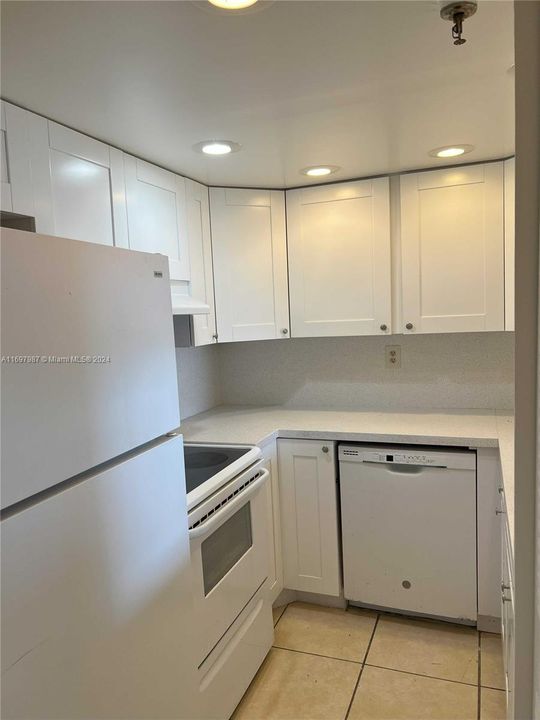 For Rent: $2,000 (1 beds, 1 baths, 813 Square Feet)