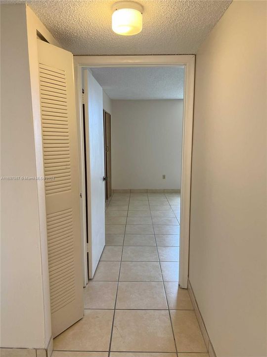 For Rent: $2,000 (1 beds, 1 baths, 813 Square Feet)