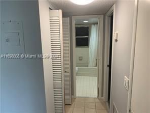 For Sale: $215,000 (2 beds, 1 baths, 840 Square Feet)