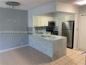 For Sale: $215,000 (2 beds, 1 baths, 840 Square Feet)