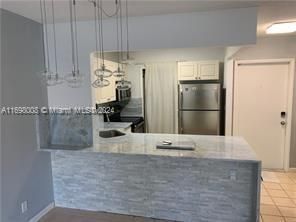 For Sale: $215,000 (2 beds, 1 baths, 840 Square Feet)