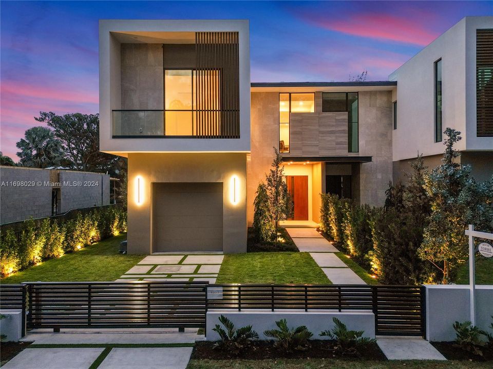 En Venta: $3,650,000 (4 camas, 4 baños, 3725 Pies cuadrados)