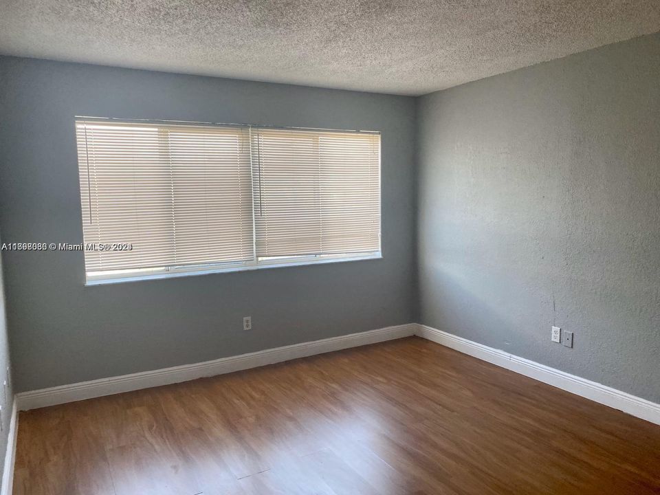 For Rent: $1,875 (2 beds, 1 baths, 1075 Square Feet)