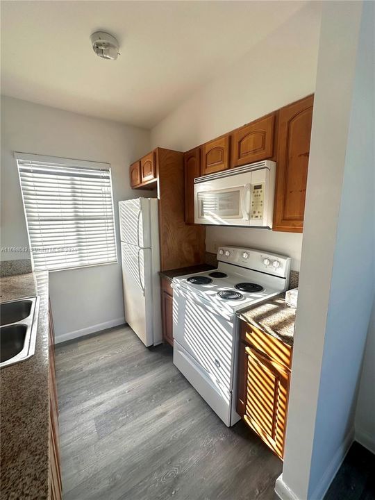 For Rent: $1,950 (1 beds, 1 baths, 6999 Square Feet)