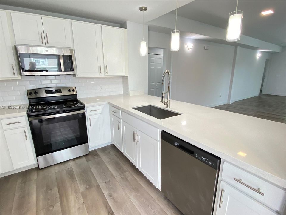 For Sale: $389,000 (3 beds, 2 baths, 1382 Square Feet)