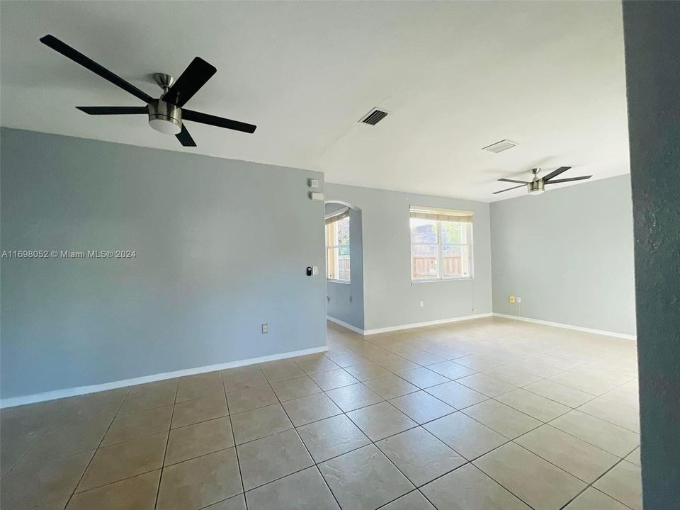 For Rent: $3,500 (4 beds, 2 baths, 1928 Square Feet)