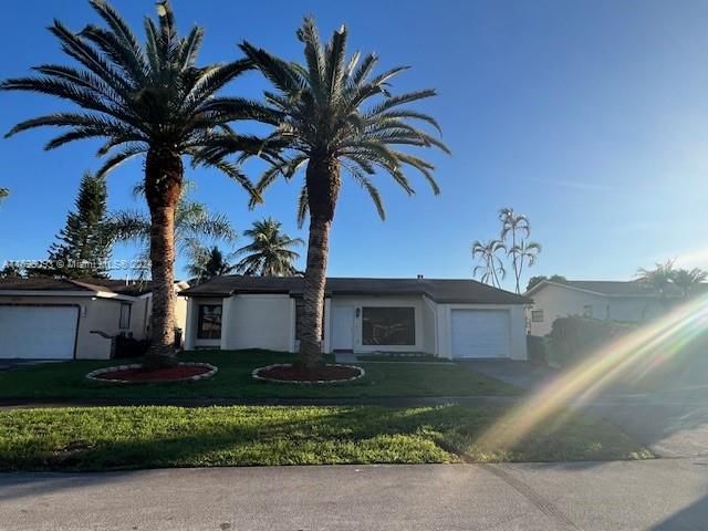 For Rent: $3,500 (3 beds, 2 baths, 1272 Square Feet)