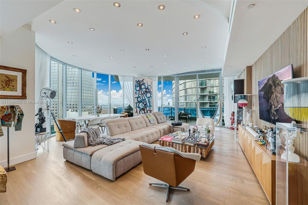 For Sale: $3,950,000 (3 beds, 4 baths, 3362 Square Feet)