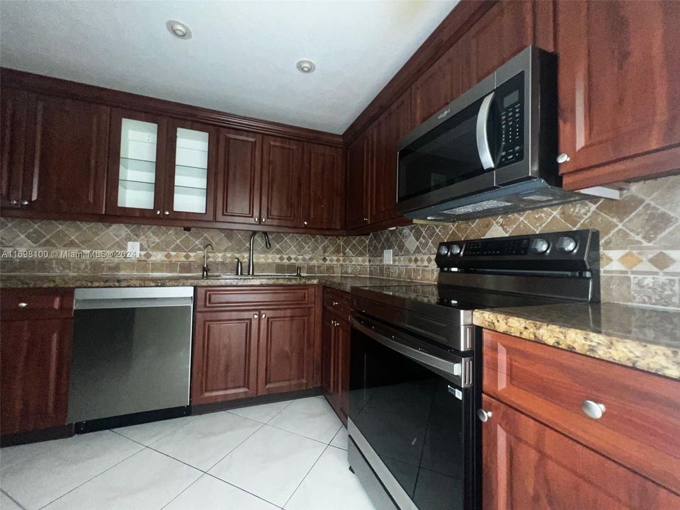 For Sale: $190,000 (2 beds, 2 baths, 1132 Square Feet)