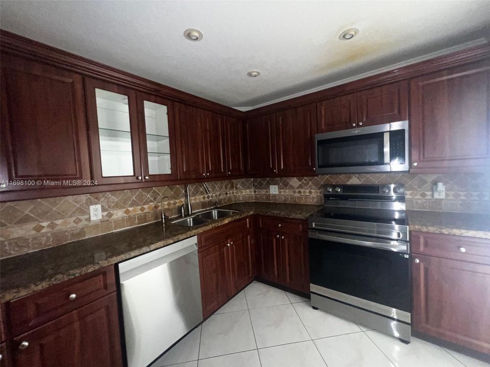 For Sale: $190,000 (2 beds, 2 baths, 1132 Square Feet)