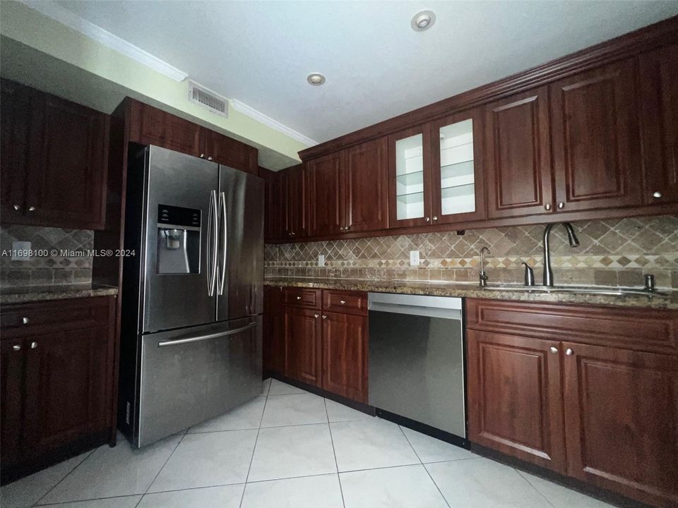 For Sale: $190,000 (2 beds, 2 baths, 1132 Square Feet)