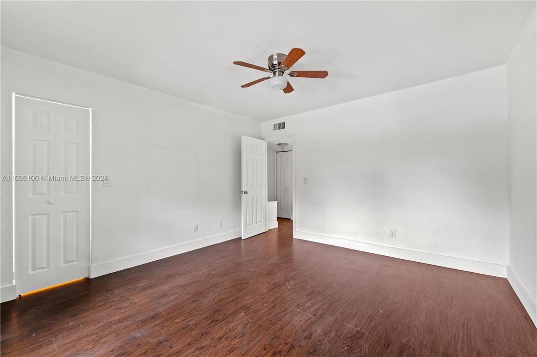 For Sale: $215,000 (2 beds, 1 baths, 1024 Square Feet)