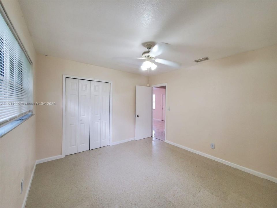 For Rent: $2,600 (2 beds, 1 baths, 864 Square Feet)