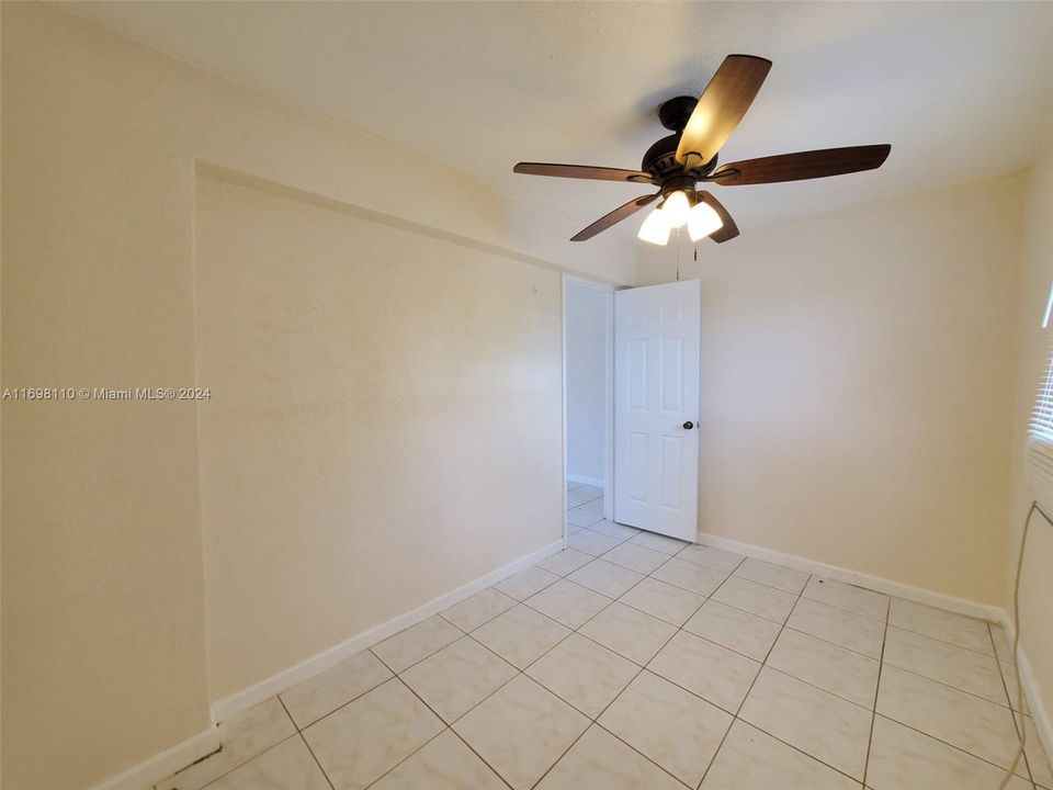 For Rent: $2,600 (2 beds, 1 baths, 864 Square Feet)