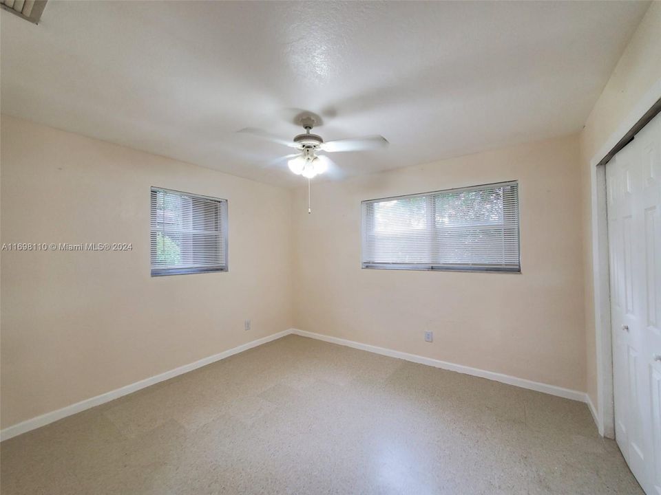 For Rent: $2,600 (2 beds, 1 baths, 864 Square Feet)