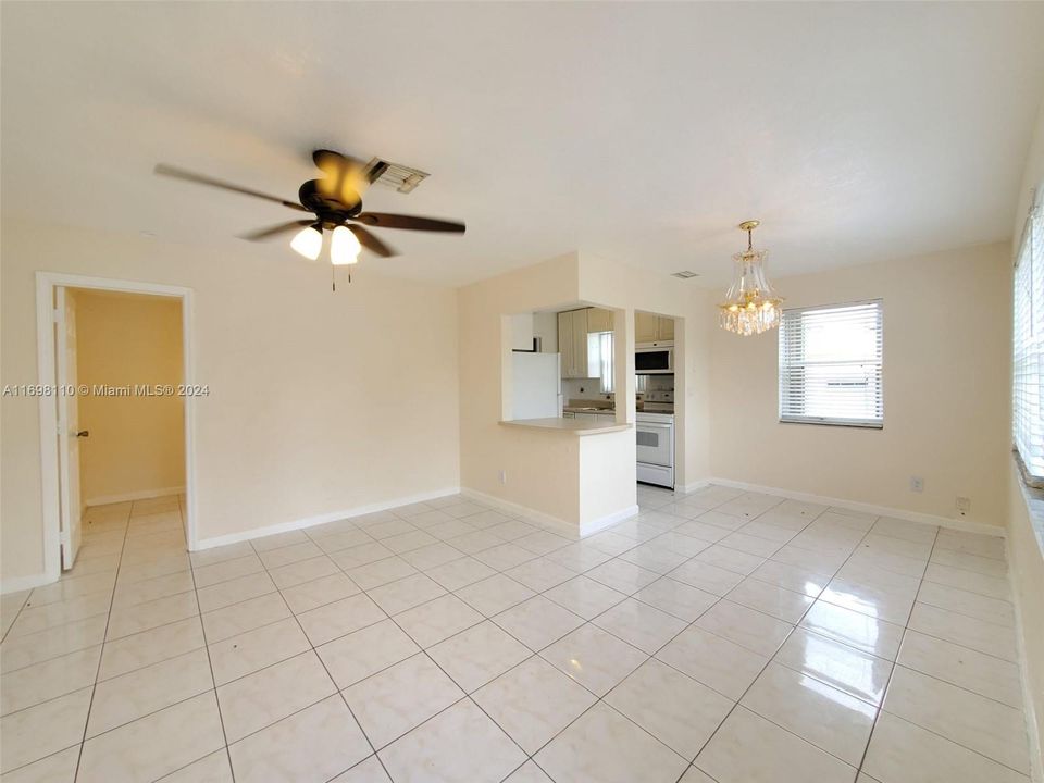 For Rent: $2,600 (2 beds, 1 baths, 864 Square Feet)