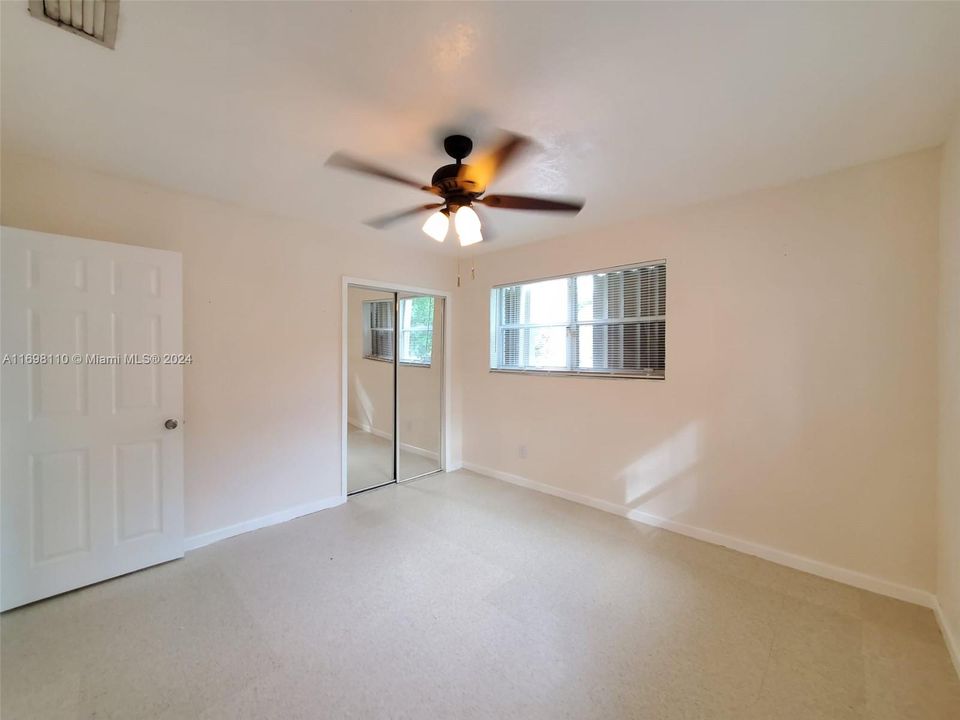 For Rent: $2,600 (2 beds, 1 baths, 864 Square Feet)