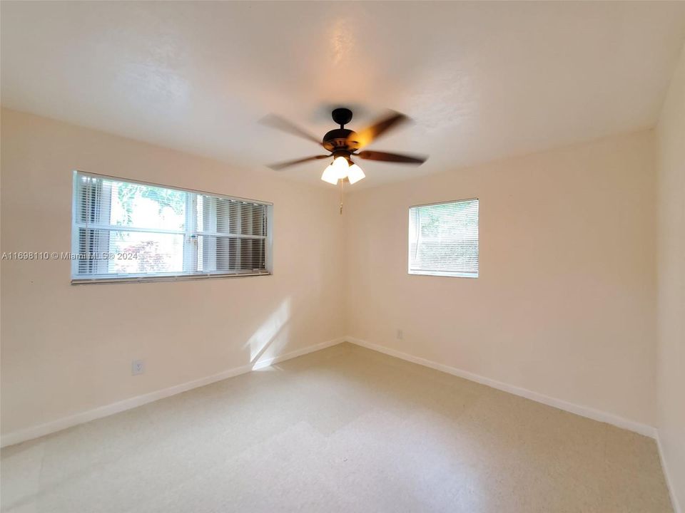 For Rent: $2,600 (2 beds, 1 baths, 864 Square Feet)