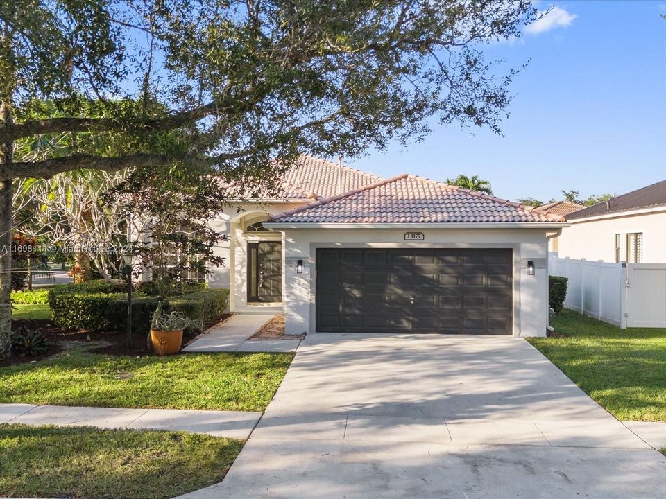 For Sale: $630,000 (3 beds, 2 baths, 1889 Square Feet)