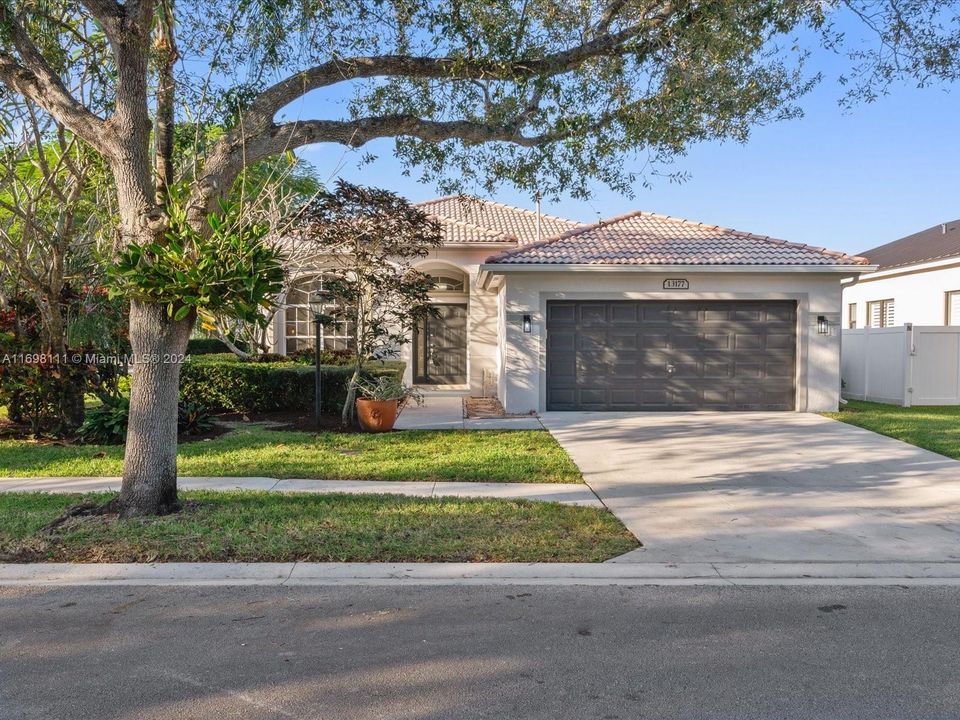 For Sale: $630,000 (3 beds, 2 baths, 1889 Square Feet)