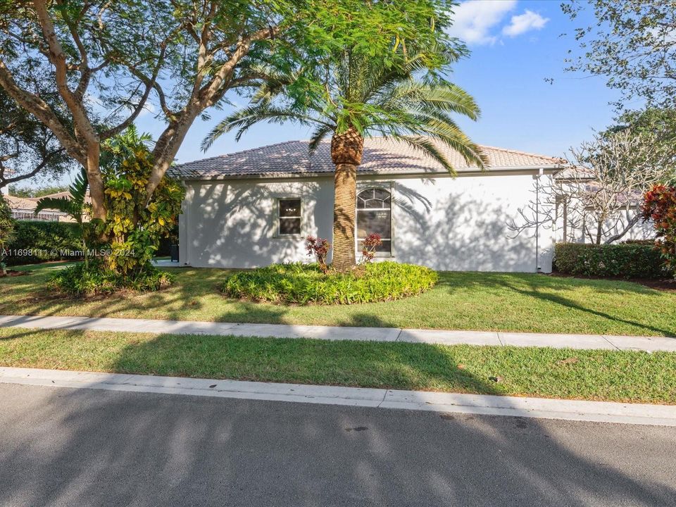 For Sale: $630,000 (3 beds, 2 baths, 1889 Square Feet)